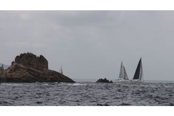 La falta de viento obliga a suspender la Interclubs del Estrecho-Ceuta Emociona