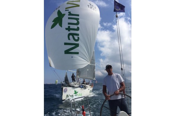Precioso día de levante en la bahía con 35 barcos disputando la 9ª prueba del campeonato